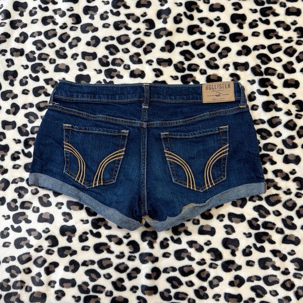 Hollister Dark Wash Cuffed Low Rise Denim Shortie Booty Shorts Size 5/27w